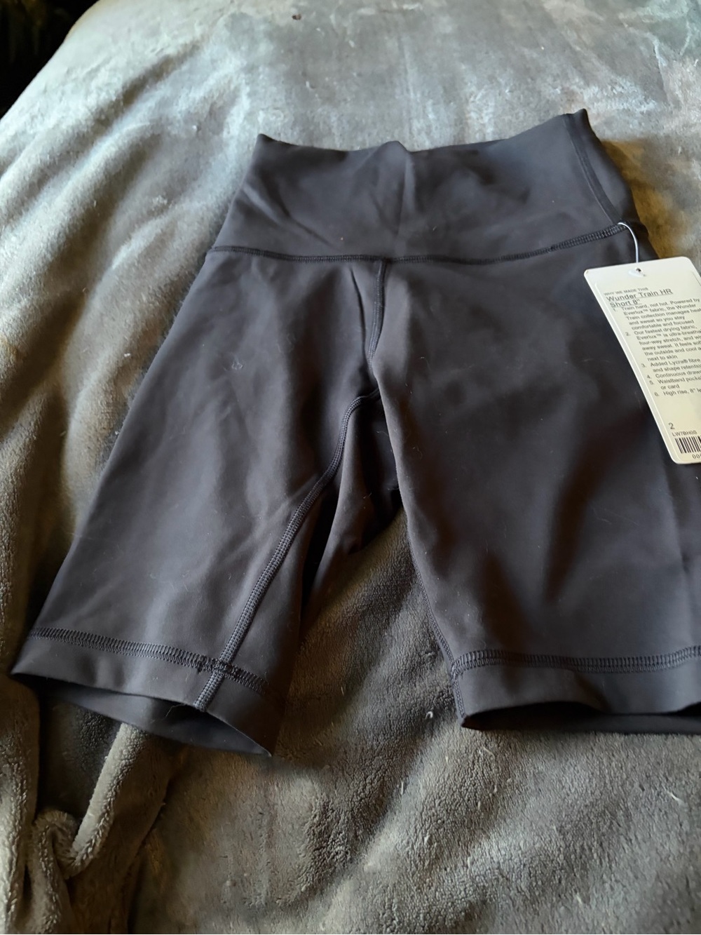 Lululemon Women’s Black Wunder Train HR 8” Shorts High-Waist Size 2.  New!